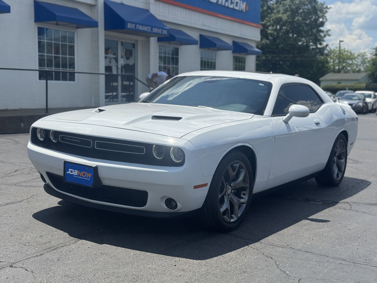 2016 Dodge Challenger SXT's photo