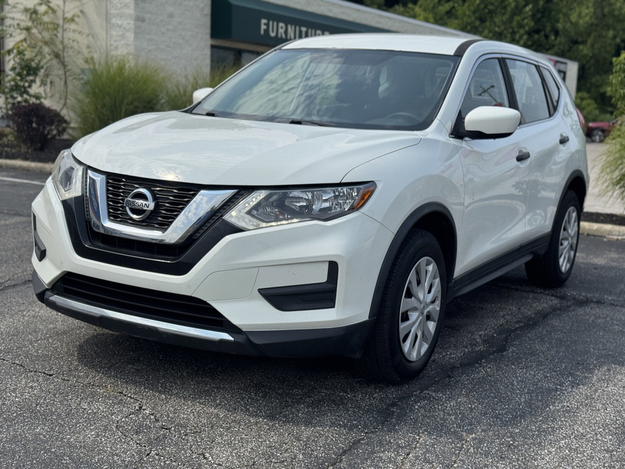 2017 Nissan Rogue S's photo
