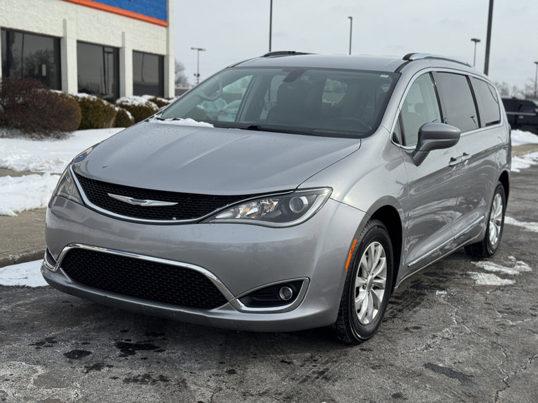 Chrysler Pacifica 2019 M8853