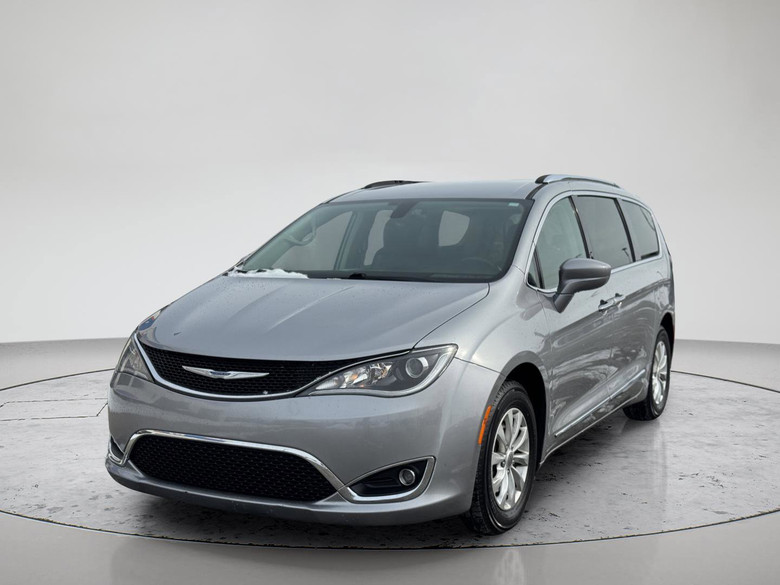 Chrysler Pacifica 2019 M8853