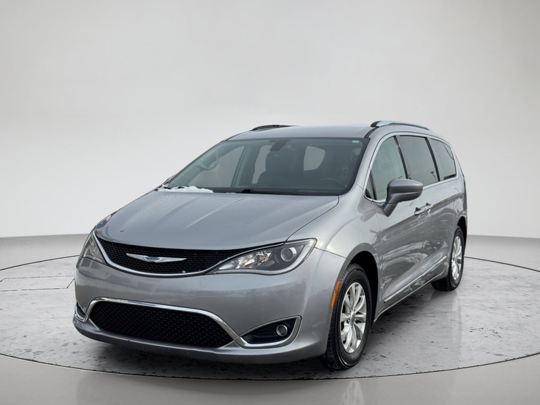 Chrysler Pacifica 2019 M8853