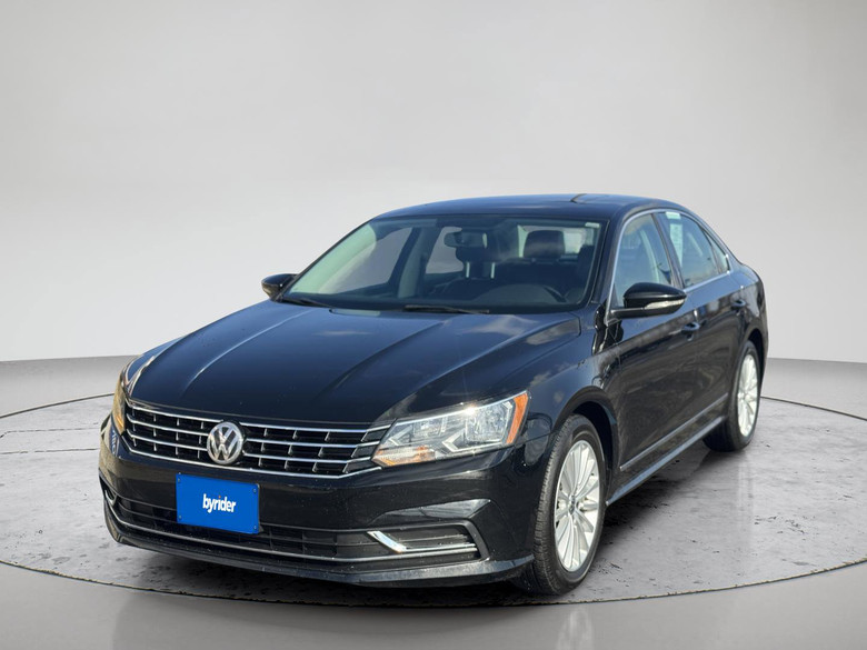 Volkswagen Passat 2016 M8883