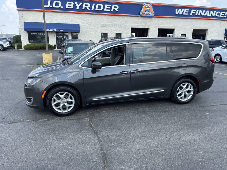 Chrysler Pacifica 2017 M9134