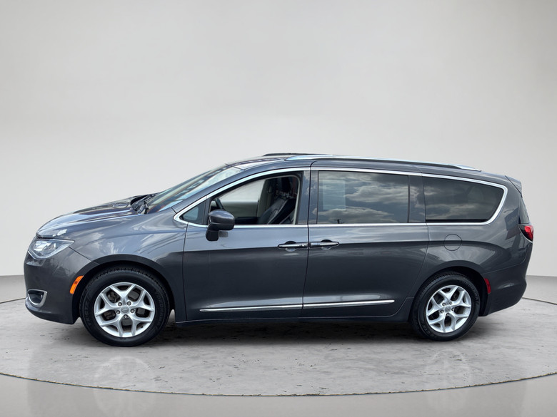 Chrysler Pacifica 2017 M9134