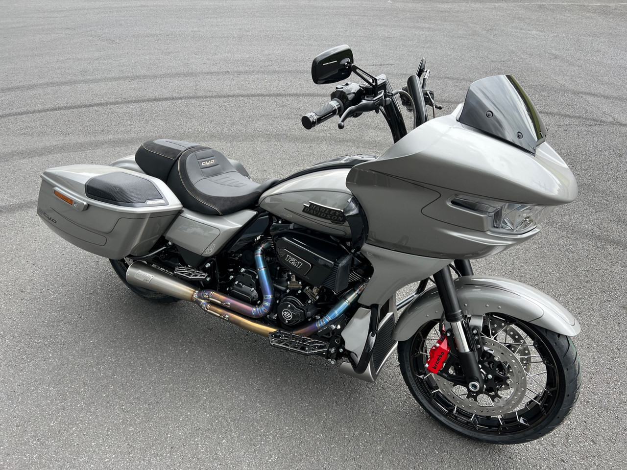 lynlynページです。 Kodlin NXL Redline Floorboards for Harley-Davidson Touring