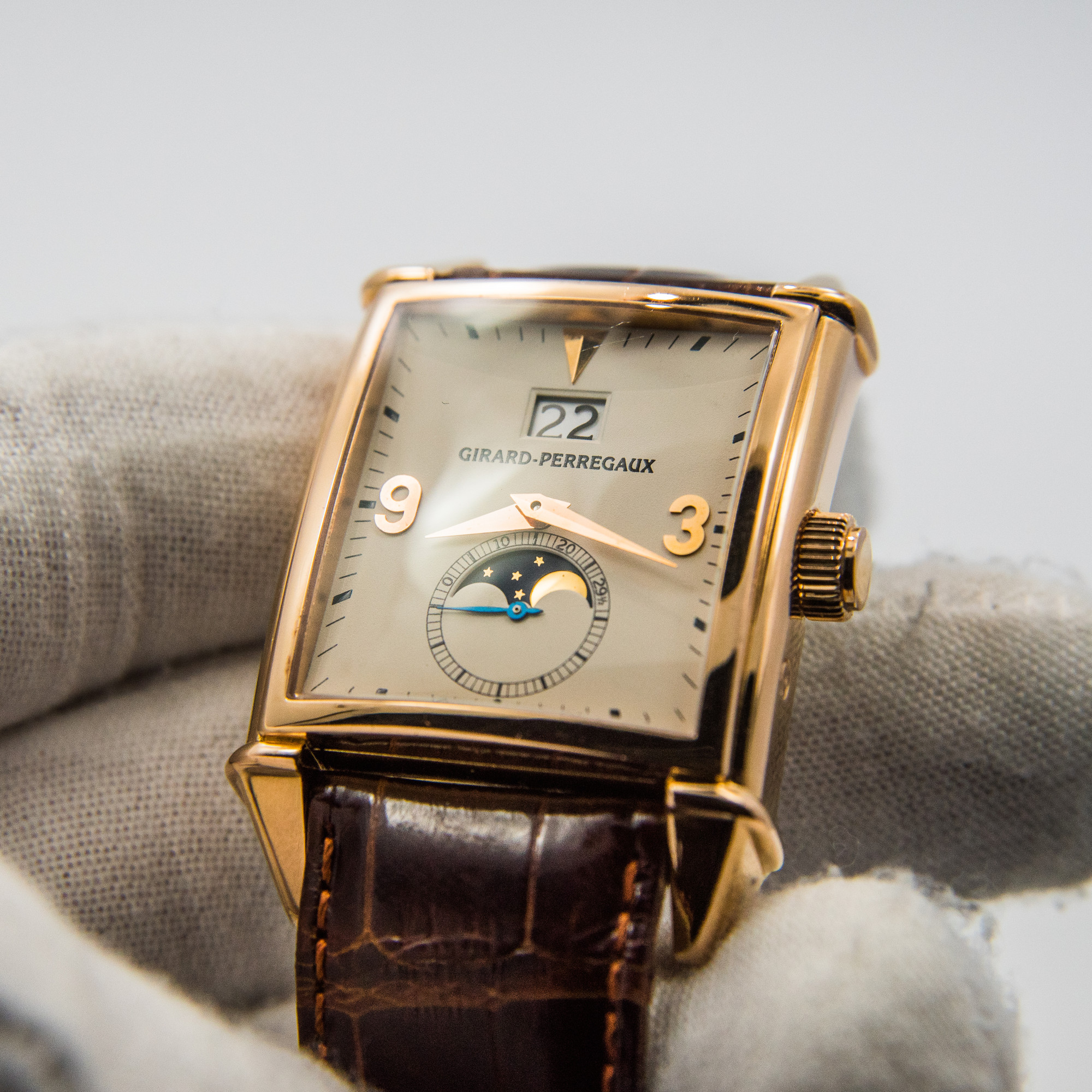 Girard-Perregaux Vintage 1945 Moonphase