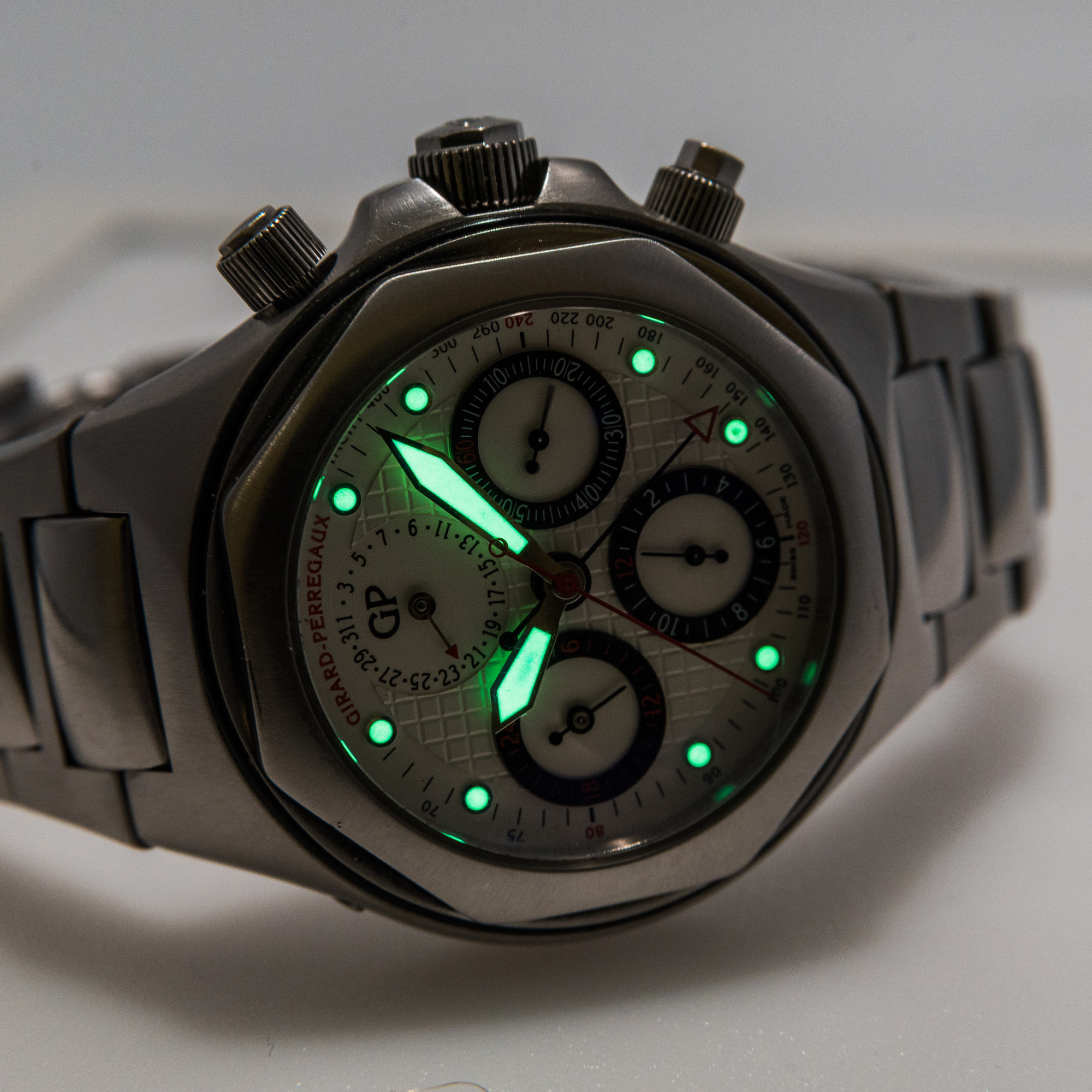Girard-Perregaux Laureato EVO 3 Chronograph