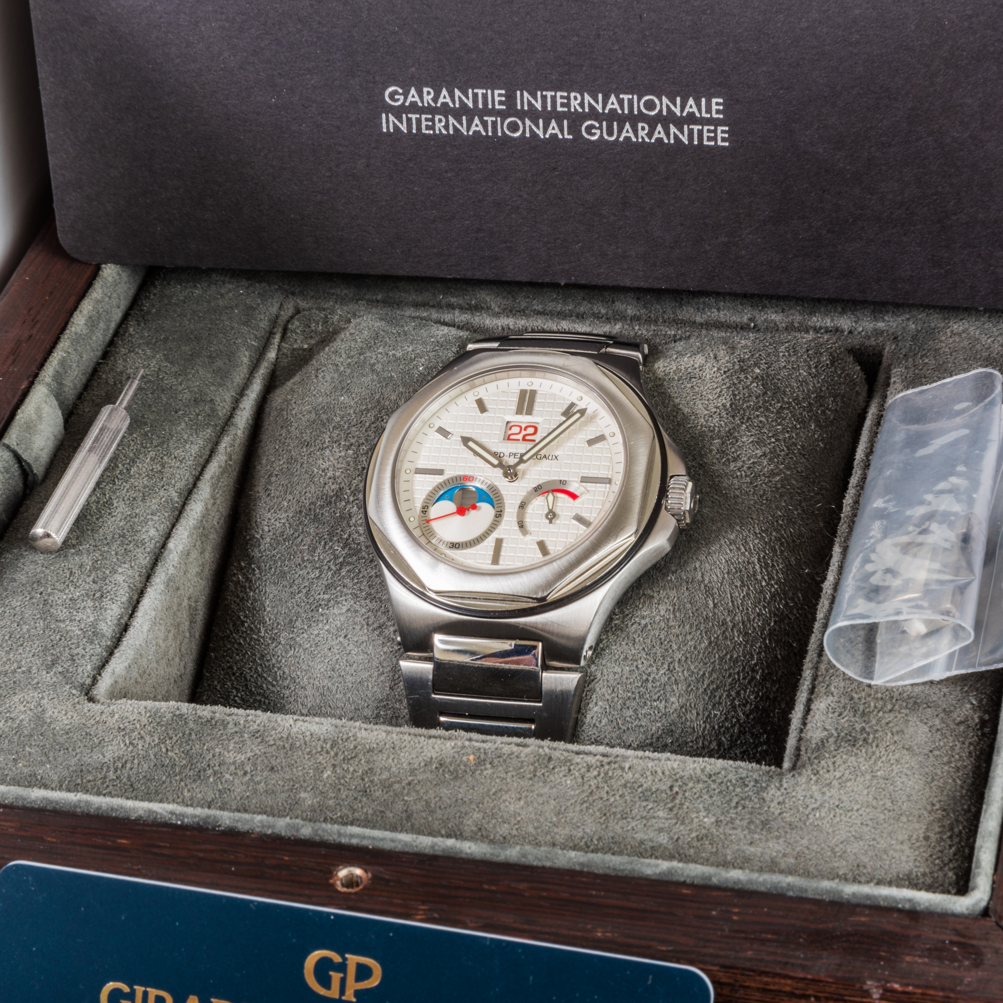 Girard-Perregaux Laureato Evo 3 80185