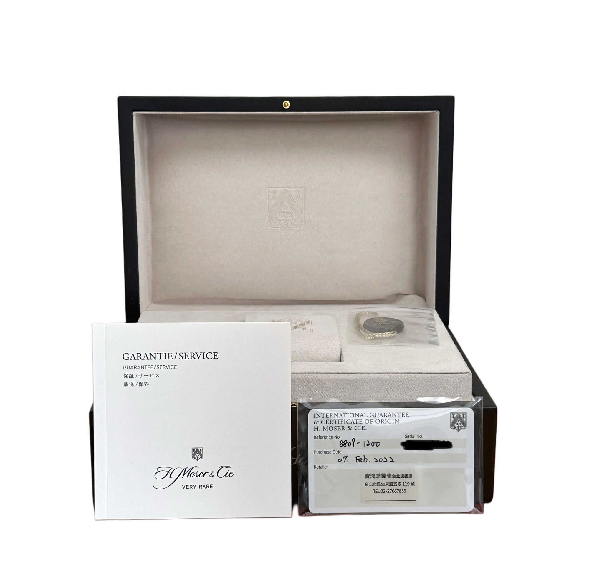 H Moser Heritage Dual Time 8809-1200 - Inventory 8202