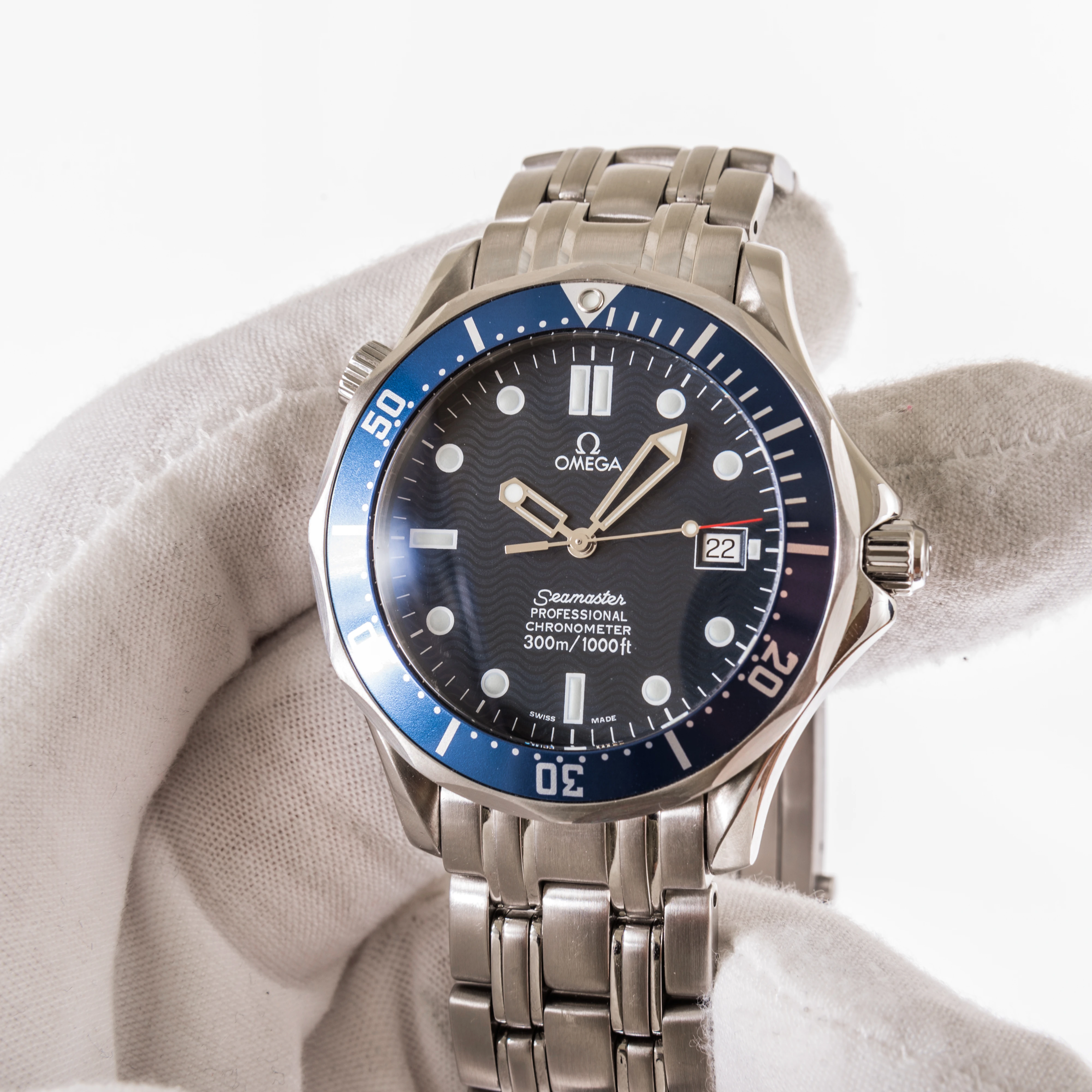 OMEGA Seamaster300 2531.80 Date Navy Dial Automatic Men\'s Watch_865221 OMEGA Seamaster 300M James Bond 2531.80.00 – HODINKEE Shop main image 4