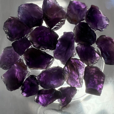 Natural Amethyst Rough 195 Carat 20 pcs Royal Purple Color Loose Uncut Gem Rocks at Semipreciousking