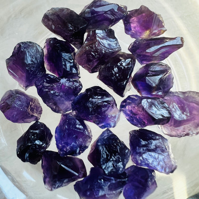 Natural Amethyst Rough 140 Carat 21 pcs Royal Purple Color Loose Uncut Gem Rocks