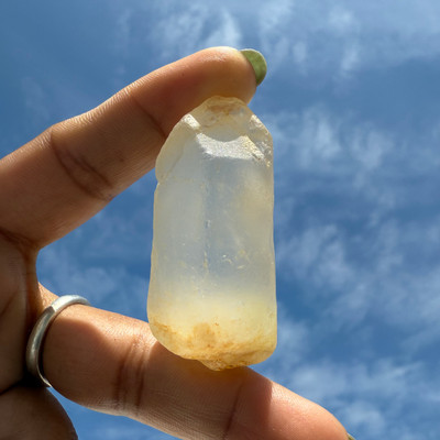 White Topaz Natural Rough VVS Clarity 215.5 Carat Earth-mined Gemstone Uncut Raw Rock