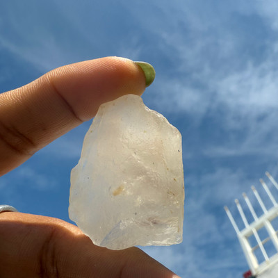 White Topaz Natural Rough VVS Clarity 133 Carat Earth-mined Gemstone Uncut Raw Rock