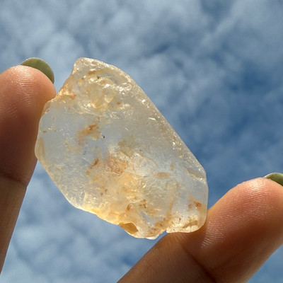 White Topaz Natural Rough VVS Clarity 106.5 Carat Earth-mined Gemstone Uncut Raw Rock at Semipreciousking
