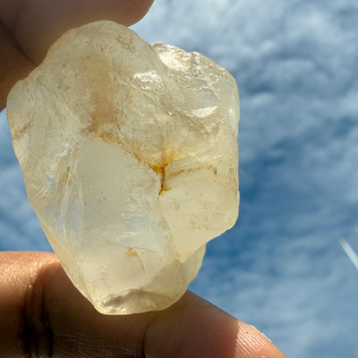 White Topaz Natural Rough VVS Clarity 210.5 Carat Earth-mined Gemstone Uncut Raw Rock