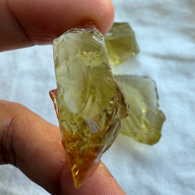 Lemon Quartz 96.05 Carats Uncut rough 36x30mm Sulphur Yellow