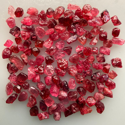 Natural Spinel Rough Uncut Gemstone 100.4 Carats Hot Pink Color VVS Clarity Jewelry Making