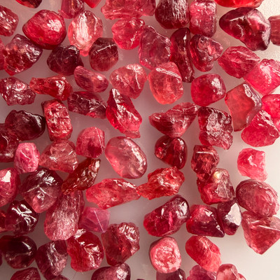 Natural Spinel Rough Uncut Gemstone 104.6 Carats Hot Pink Color VVS Clarity Jewelry Making