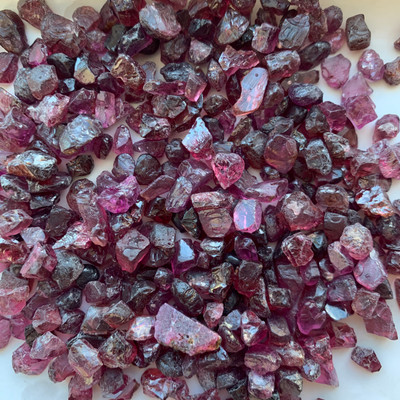 Natural Rhodolite Earth-mined Rough Facet/Cabs Quality Africa Loose Rough