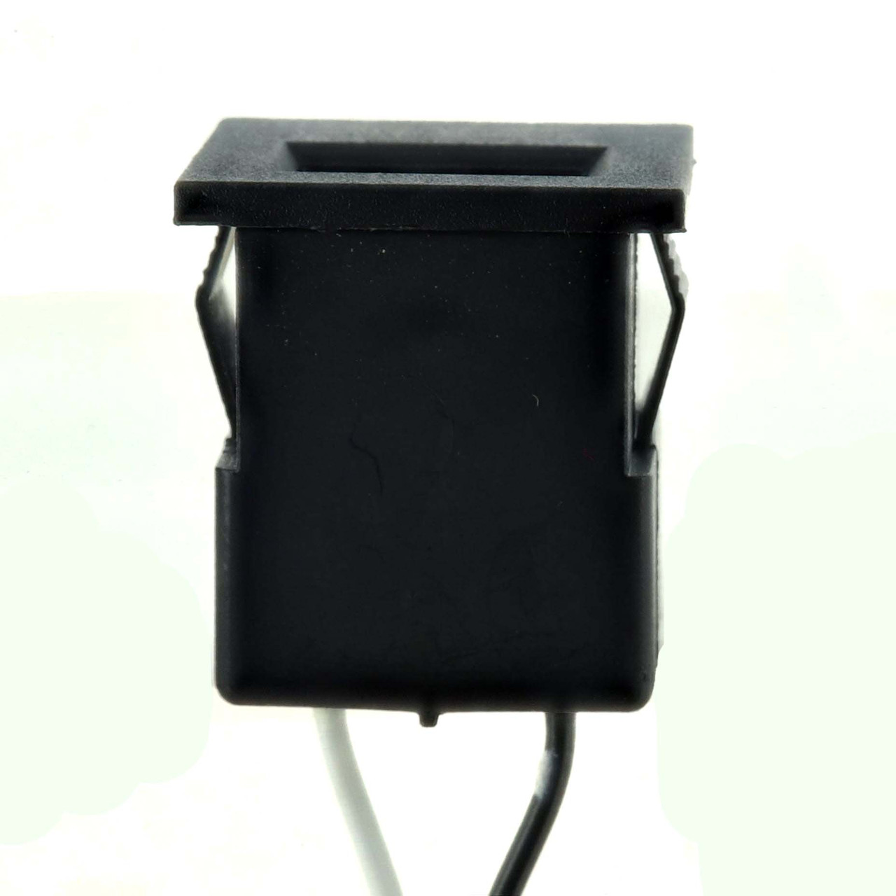 USB-A inline lamp outlet; Input: 100-240Vac 50/60Hz 0.32A; Output 5Vdc 2.1a  Max; CRUS E505525