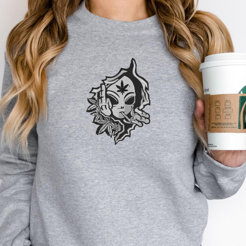 Gilden Alien Sweatshirt Smoking Joint 