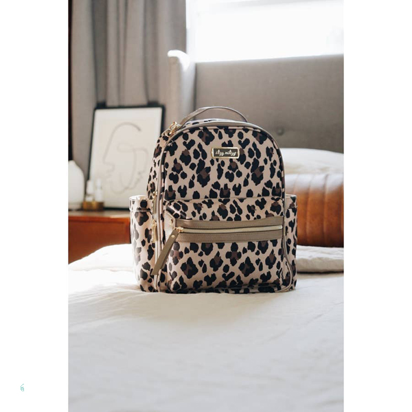 Making Motherhood Look Easy With Itzy Ritzy Diaper Bags and Packing Cubes 