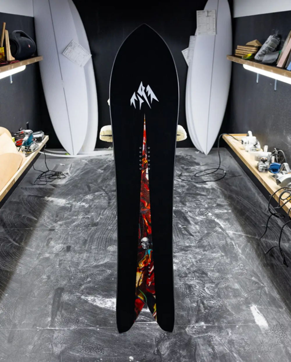 Jones Storm Chaser Snowboard 2026 Black Red 152
