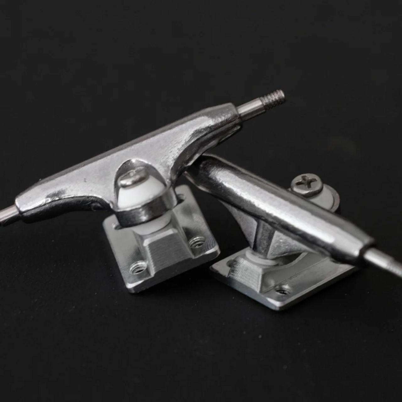 Dynamic Fingerboard Pro Trucks Rose Chrome 32mm Dynamic Fingerboard Pro Trucks Rose Chrome 32mm