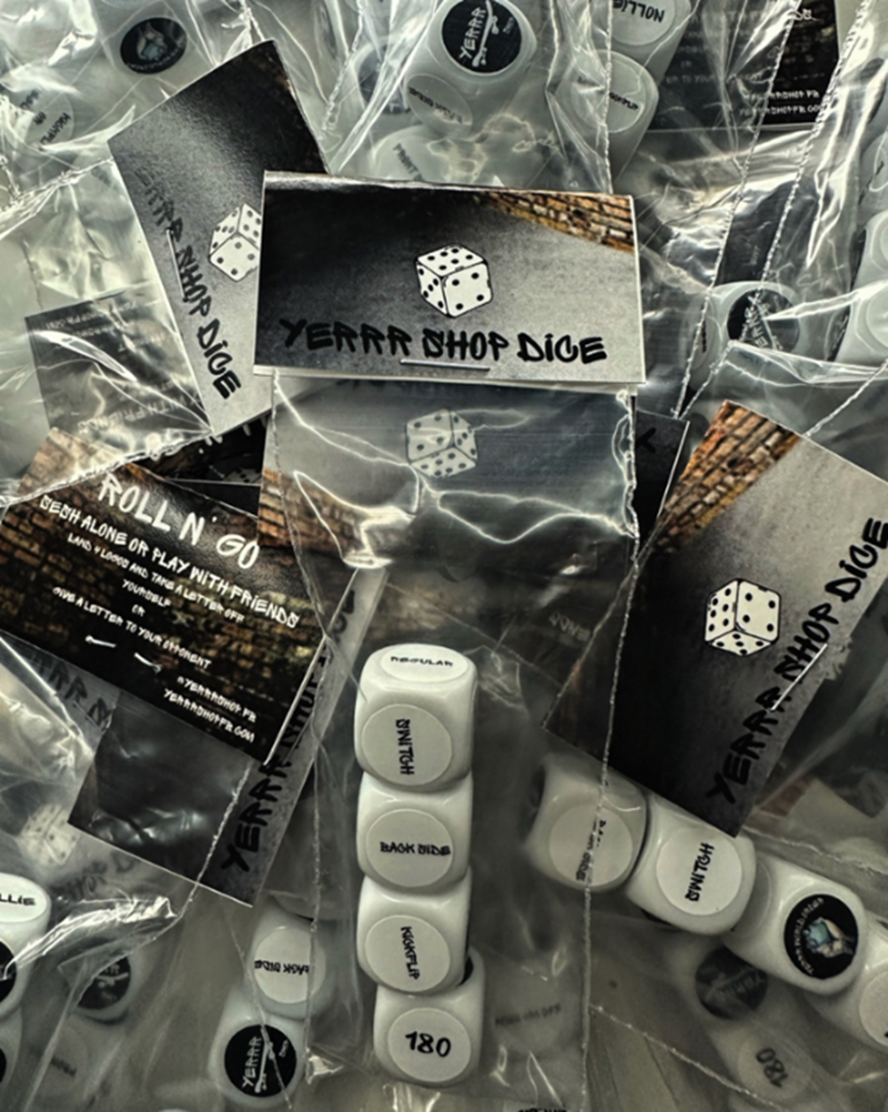 Yerrr Fingerboard Dice Black White 4pack