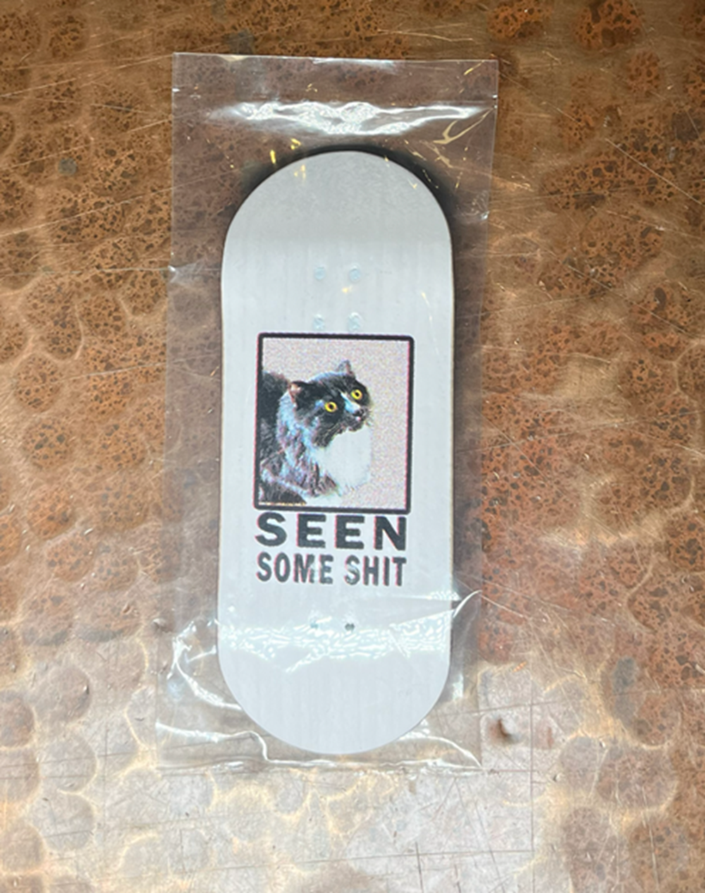 Red Wolf Seen Some Photo Fingerboard Deck White Black 34.5 x 95 RSS