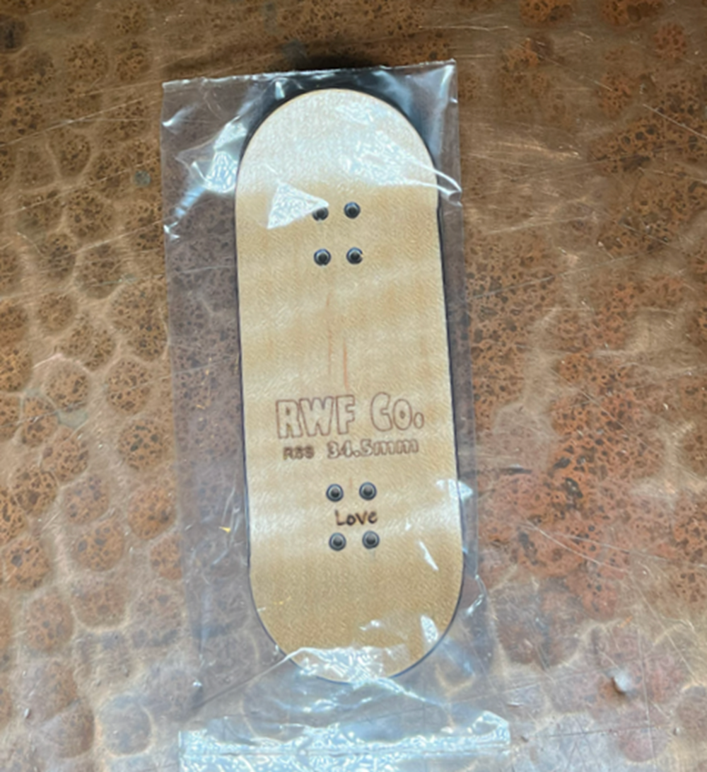 Red Wolf Seen Some Sketch Fingerboard Deck White 34.5 x 94 RSS