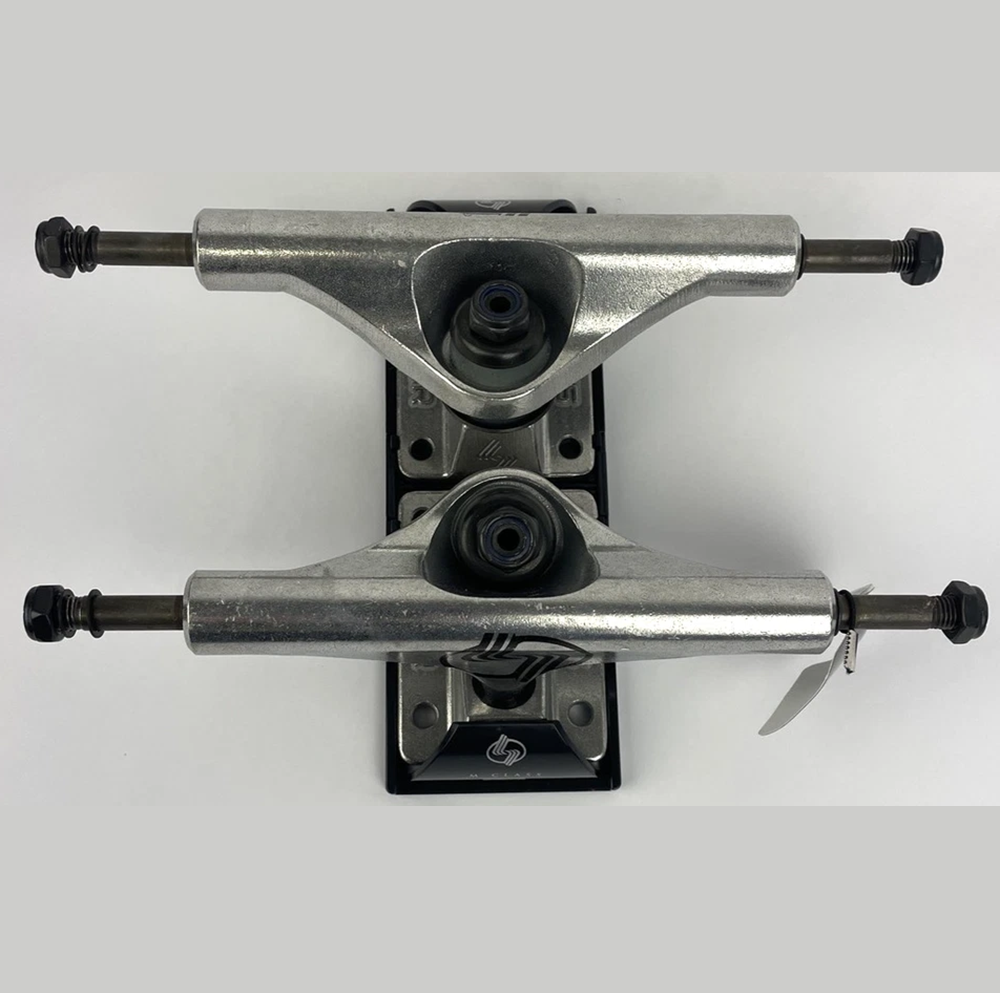 Silver M-Hollow Skateboard Trucks Set Silver Black 8.0
