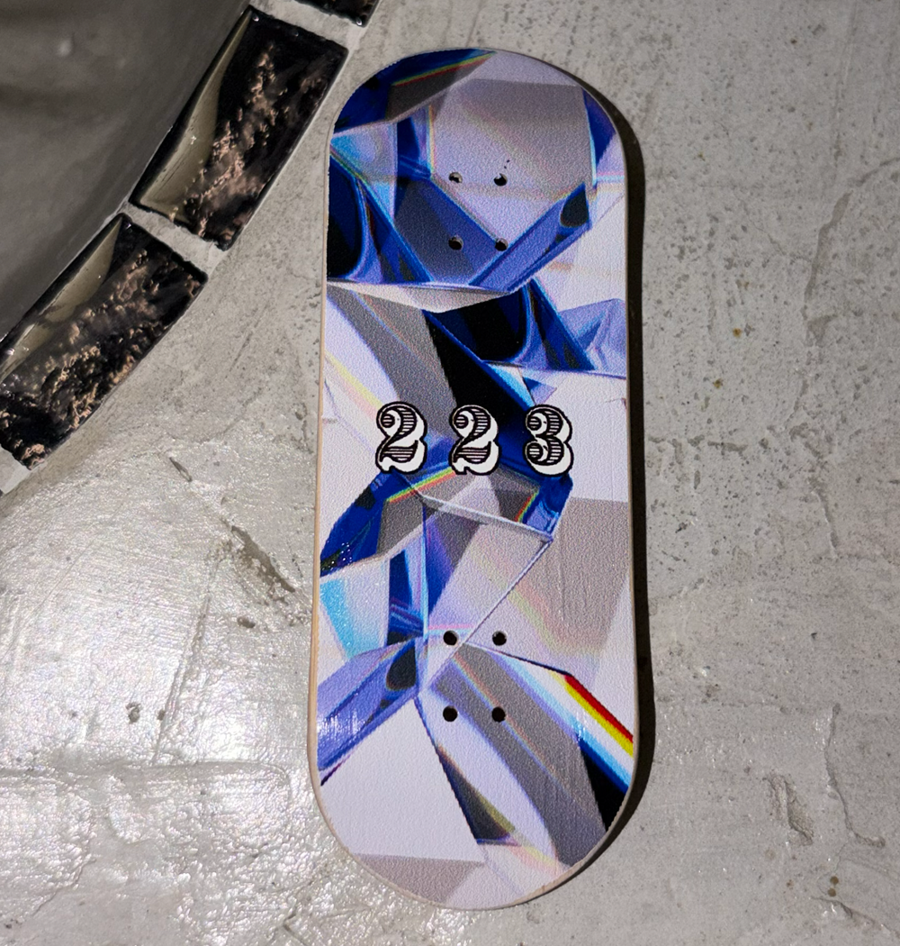 223 Mosaic Fingerboard Deck Purple Silver 34x97 Medium Low