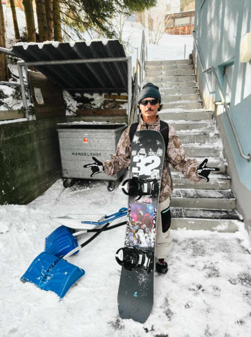 Yes Sender XTRM Snowboard 2026 Black Blue 158