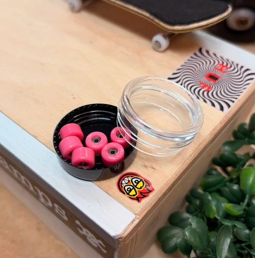 PipSqueak FR Fingerboard Wheels Bright Pink 7.6 Wide