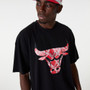 New Era Mens NBA Infill Logo OS T-Shirt ~ Chicago Bulls Black