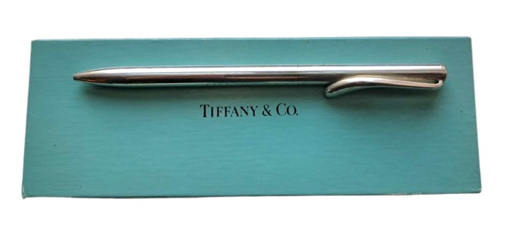 Tiffany & Co Vintage Elsa Peretti Teardrop Bean Sterling Silver
