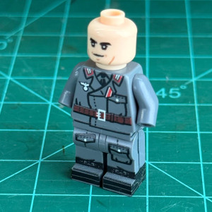 Brickmania WWII StuG Commander - Incomplete