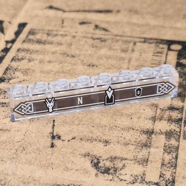 Adventurer's HUD Compass – Clear 1×8 Brick
