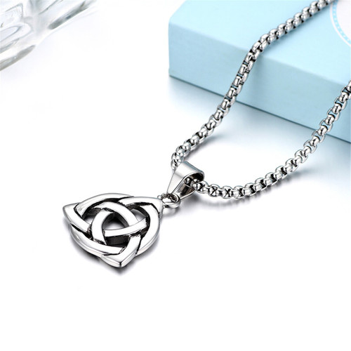 No Fade Solid Stainless Steel Trinity Knot Casual Street Wear Pendant Chain Necklace