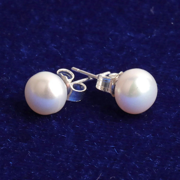 Ladies High Fashion Street Wear Casual Pearl Stud Earrings