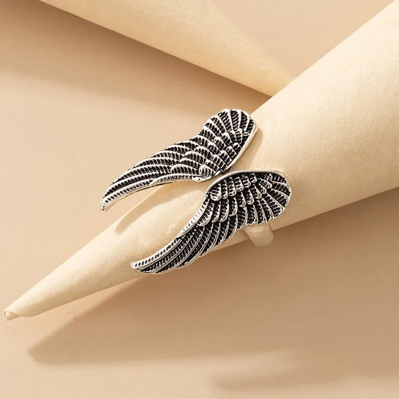 Ladies Sleek Sexy Angel Wings Mid Finger High Fashion Designer Ring
