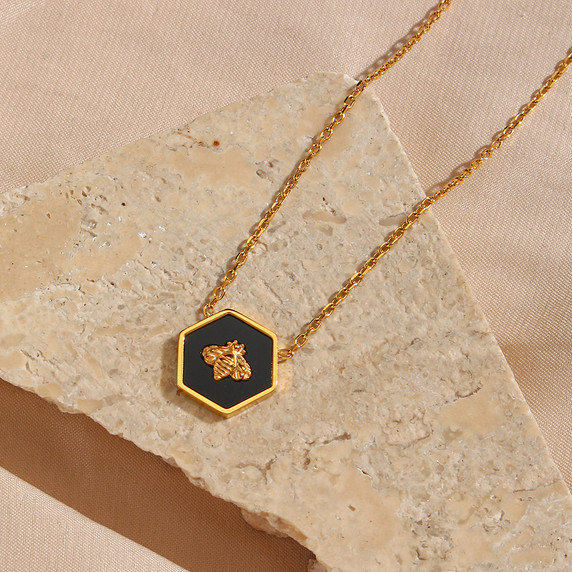 Stainless Steel 18 k Gold Busy Queen Bee Waterproof Chain Necklace Pendant 