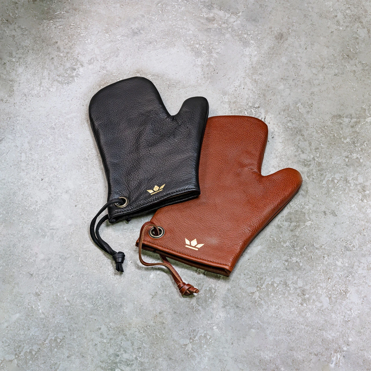 小物 Dutch Leather Company Full Grain Leather Oven Glove, Classic Black | Dutchdeluxes