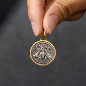 Kurtulan Double Sided Bee Coin Replica with Stag and Diamond Detail 