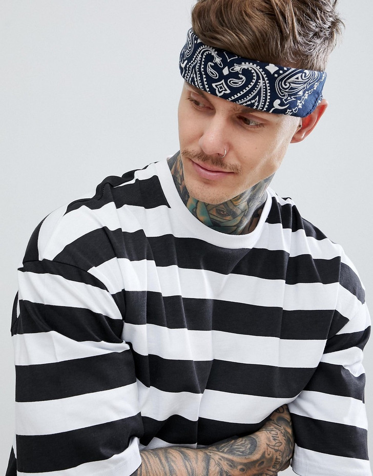 Bandana in navy paisley