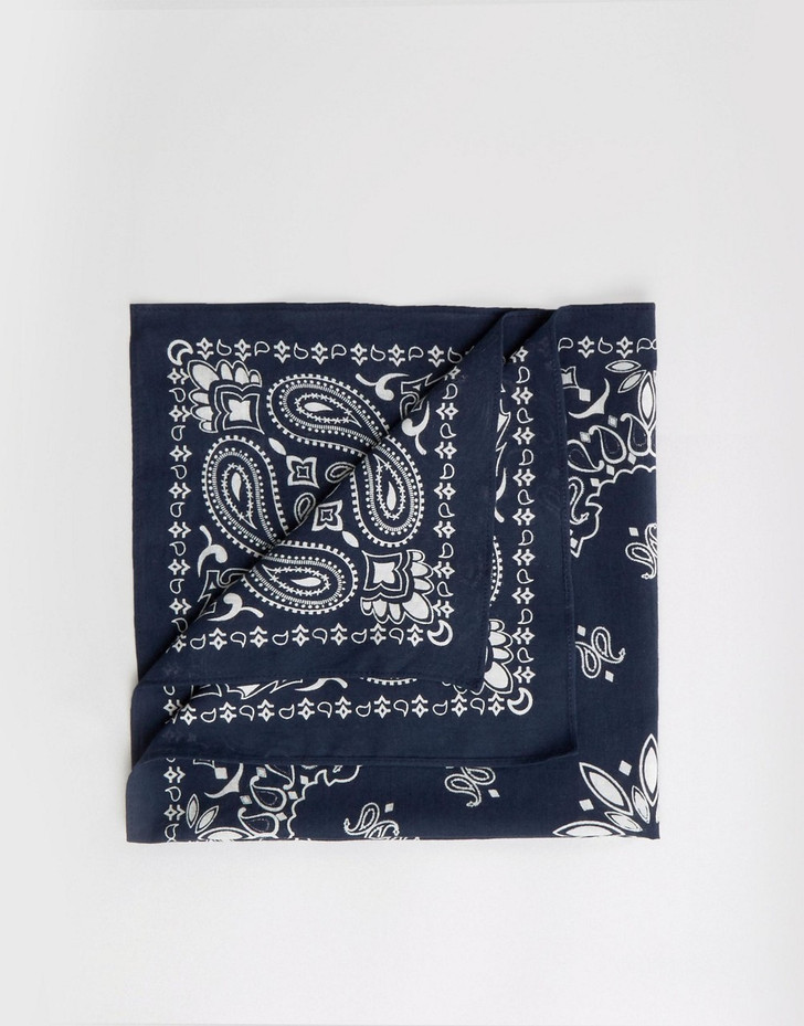 Bandana in navy paisley