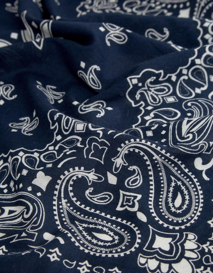 Bandana in navy paisley