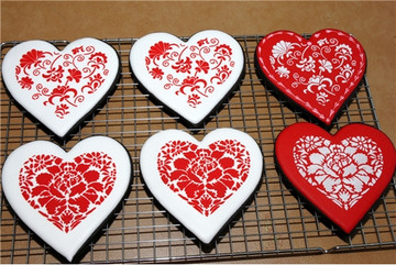 Winterthur Hearts Cookie Cutter and Stencil Set Cookies